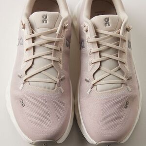 On Cloudtilt Sneakers NWT in box SZ 7.5 color Pearl/fade